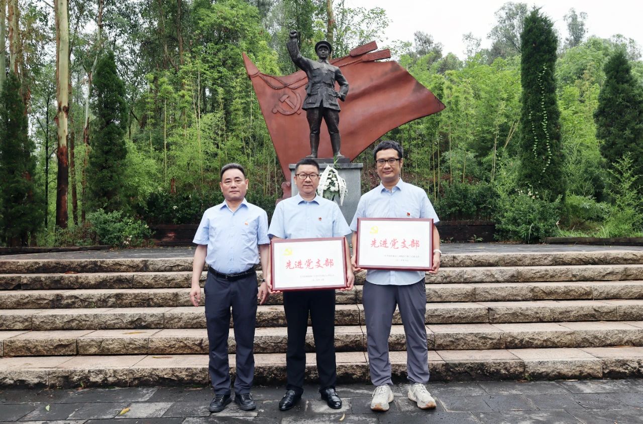 1751601665672801.jpg 1751601665672801.jpg